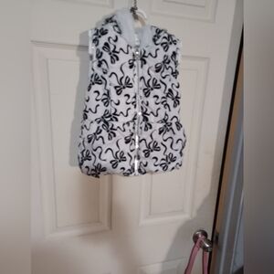 White and Black Patterned Vest Size 4 Year